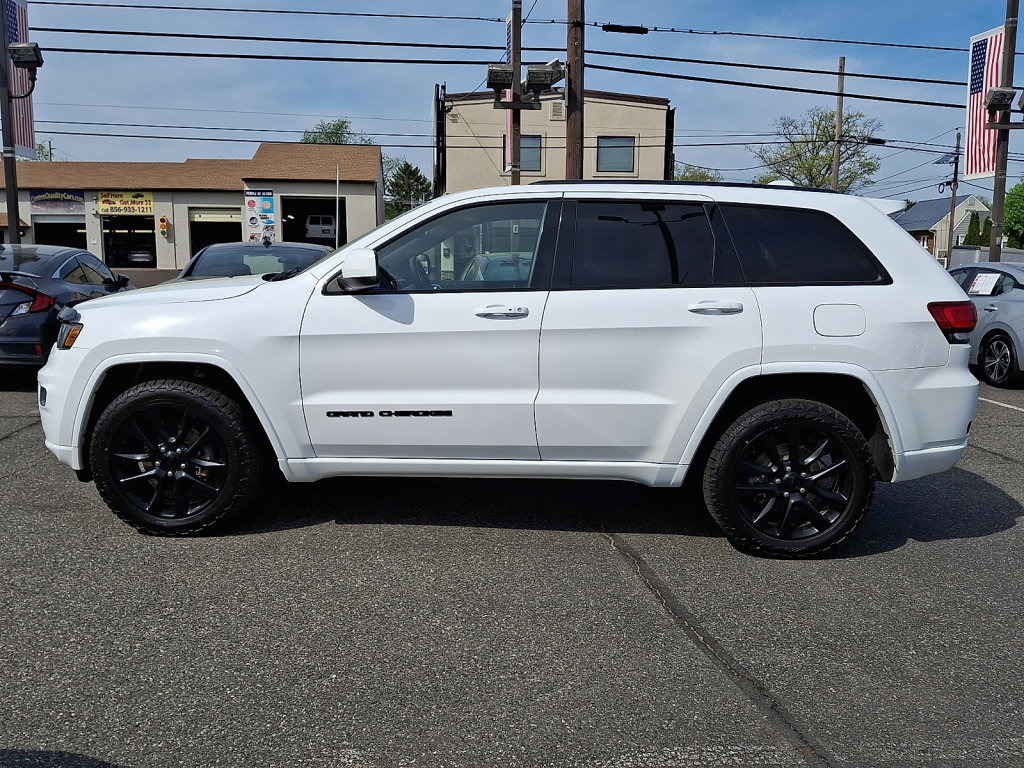 Used 2018 Jeep Grand Cherokee Altitude AWD/4WD image 2