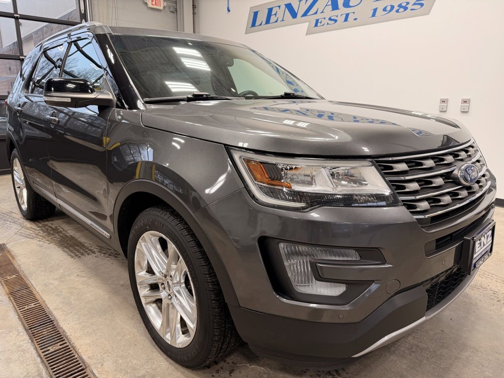 Used 2017 Ford Explorer XLT w/ Equipment Group 202A image 2
