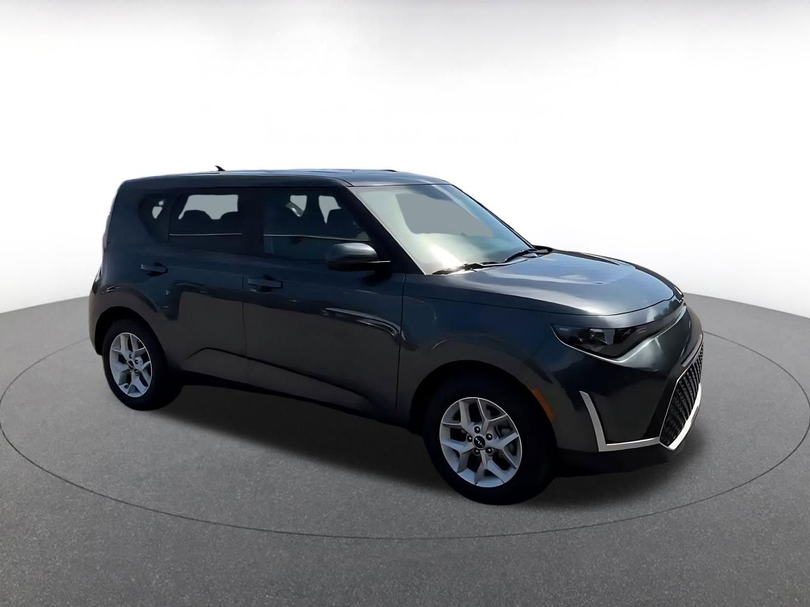 Used 2025 Kia Soul LX w/ LX Technology Package FWD image 2
