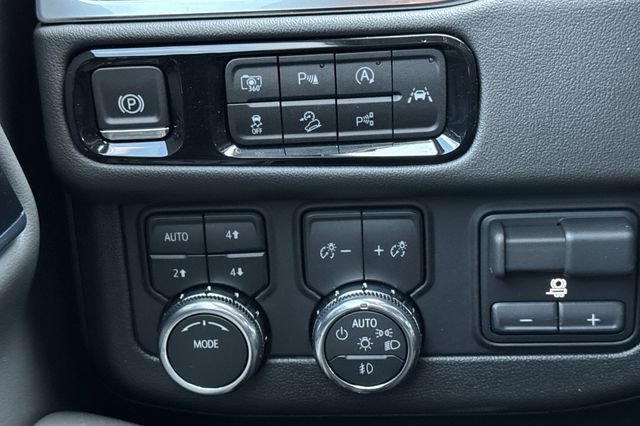 New 2025 GMC Yukon XL Elevation image 33