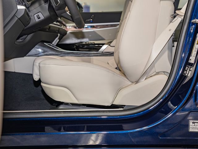 Used 2026 BMW 740i xDrive image 15