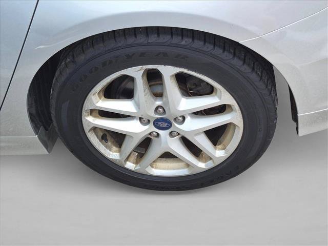 Used 2015 Ford Fusion SE FWD image 8