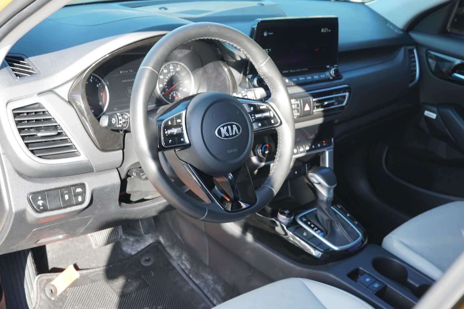 Used 2021 Kia Seltos SX w/ SX Sunroof Package AWD/4WD image 7