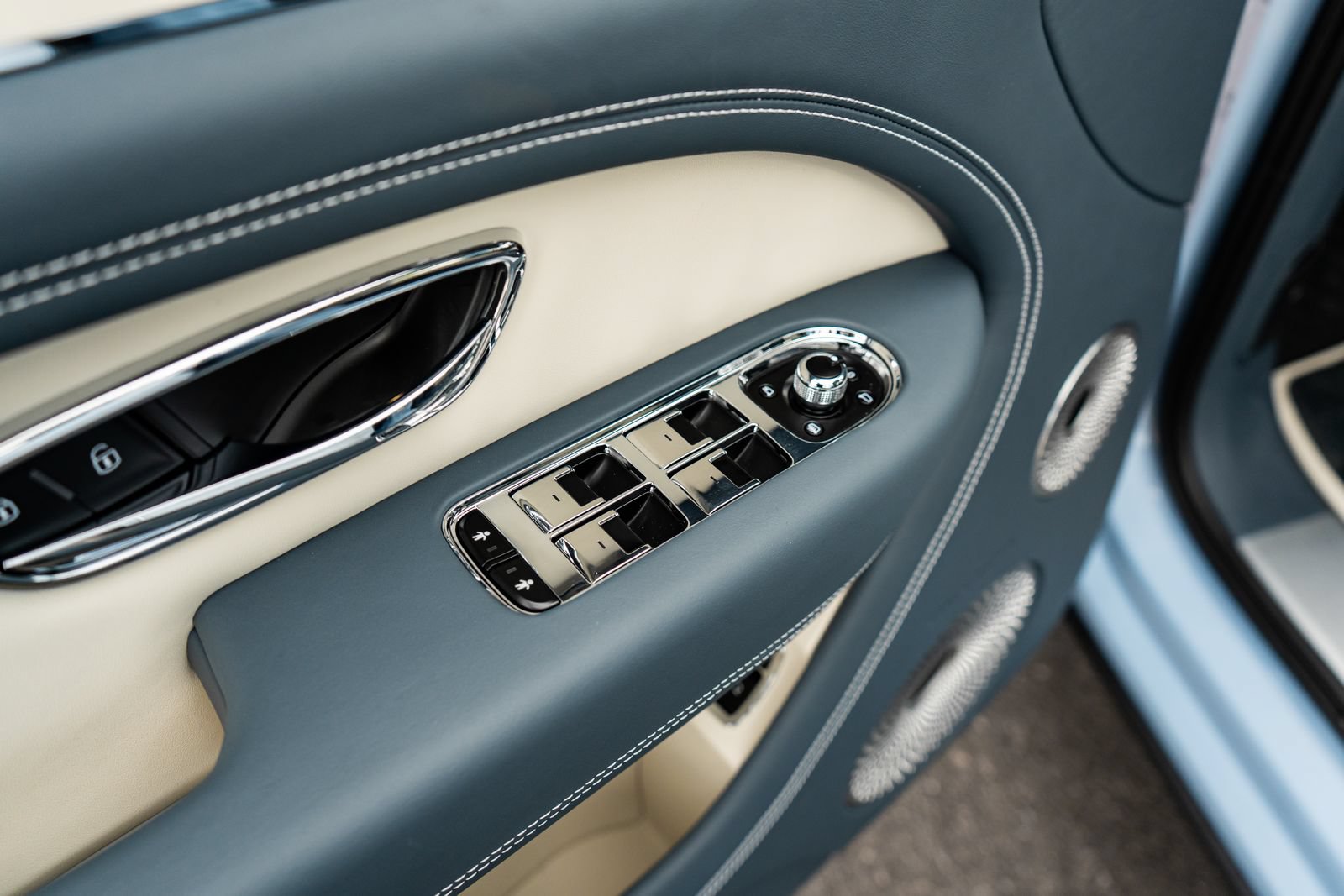 New 2026 Bentley Bentayga AWD/4WD image 24
