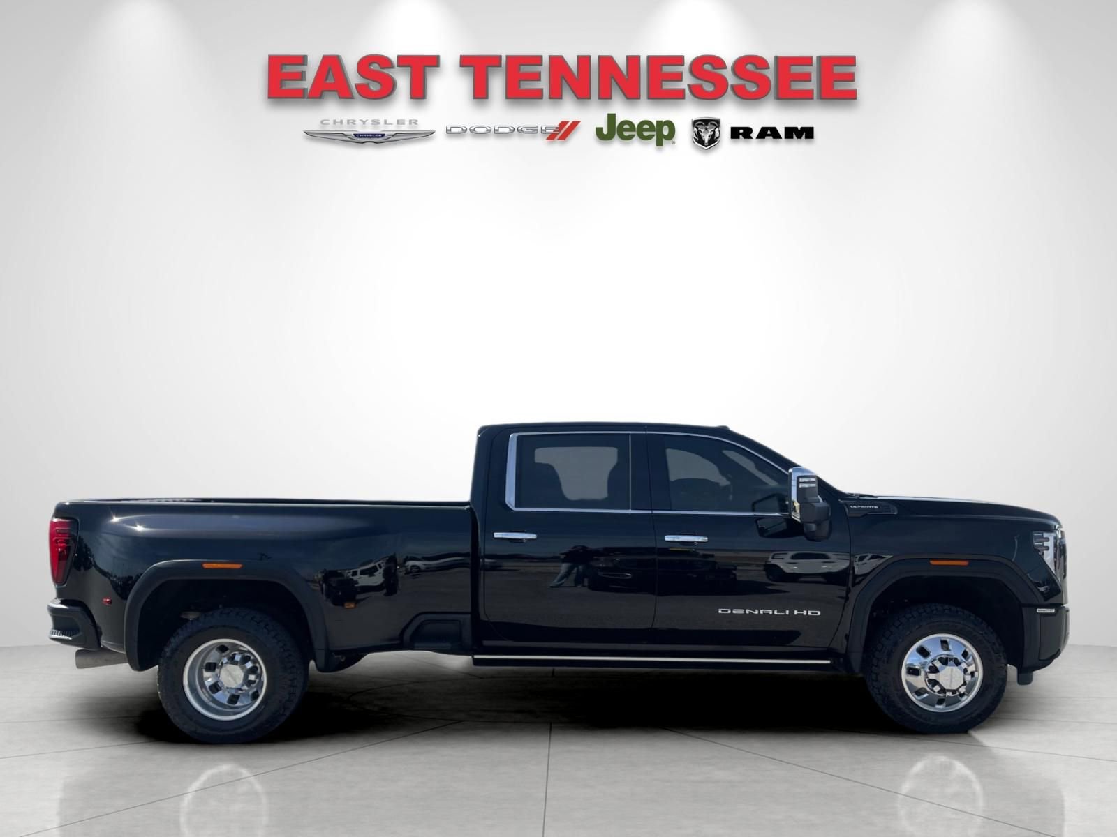 Used 2024 GMC Sierra 3500 Denali Ultimate image 2