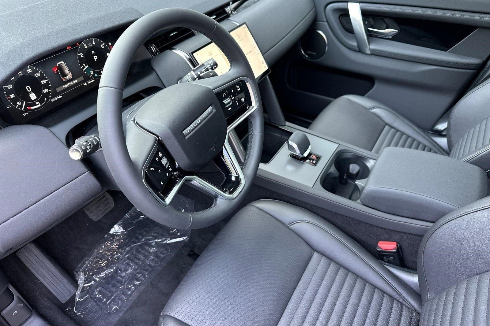 New 2025 Land Rover Discovery Sport S image 4