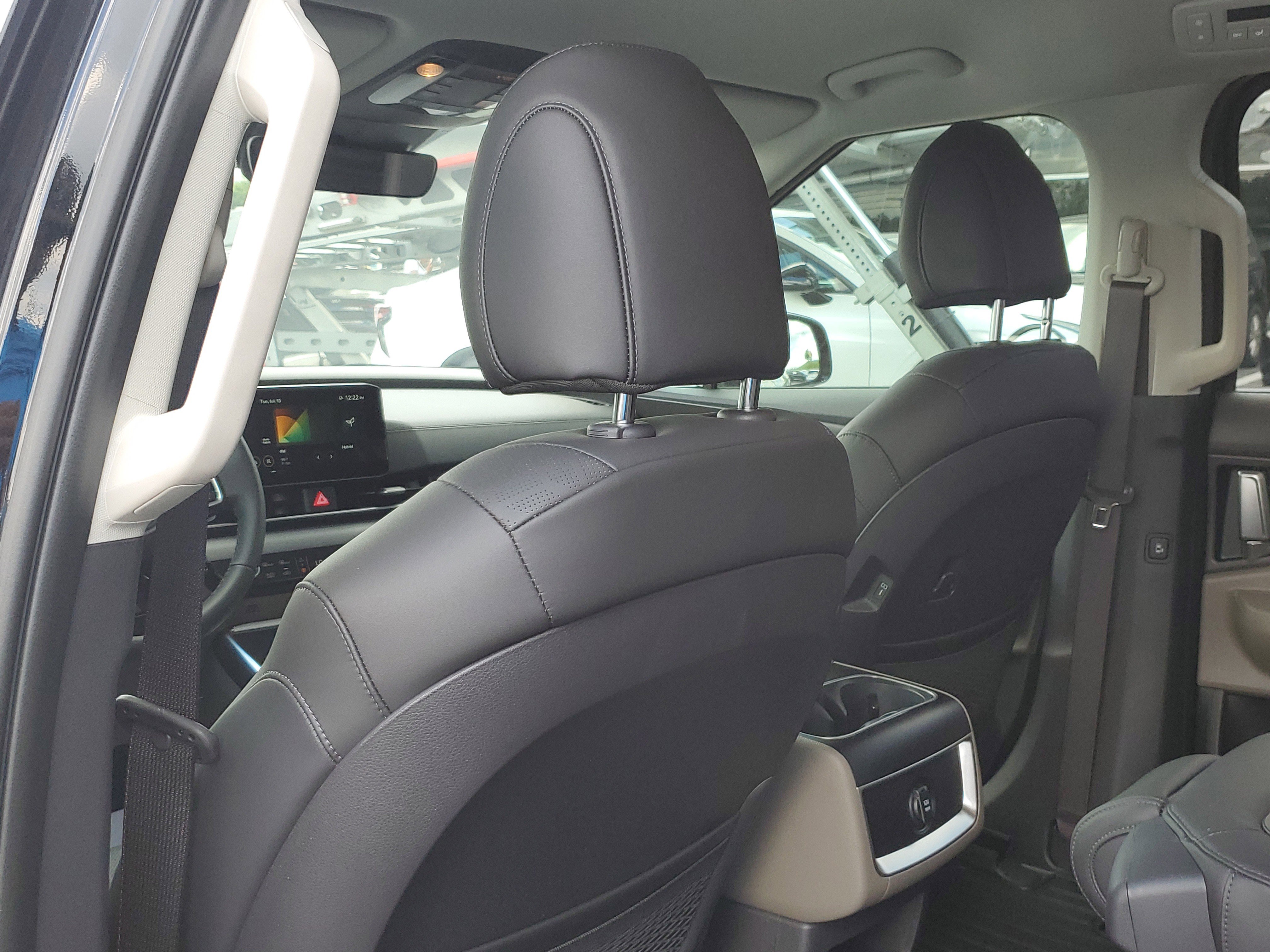 New 2025 Kia Carnival EX image 11