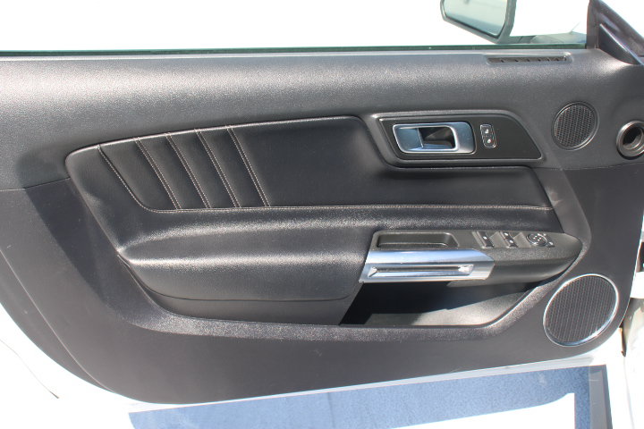 Used 2022 Ford Mustang Premium RWD image 13