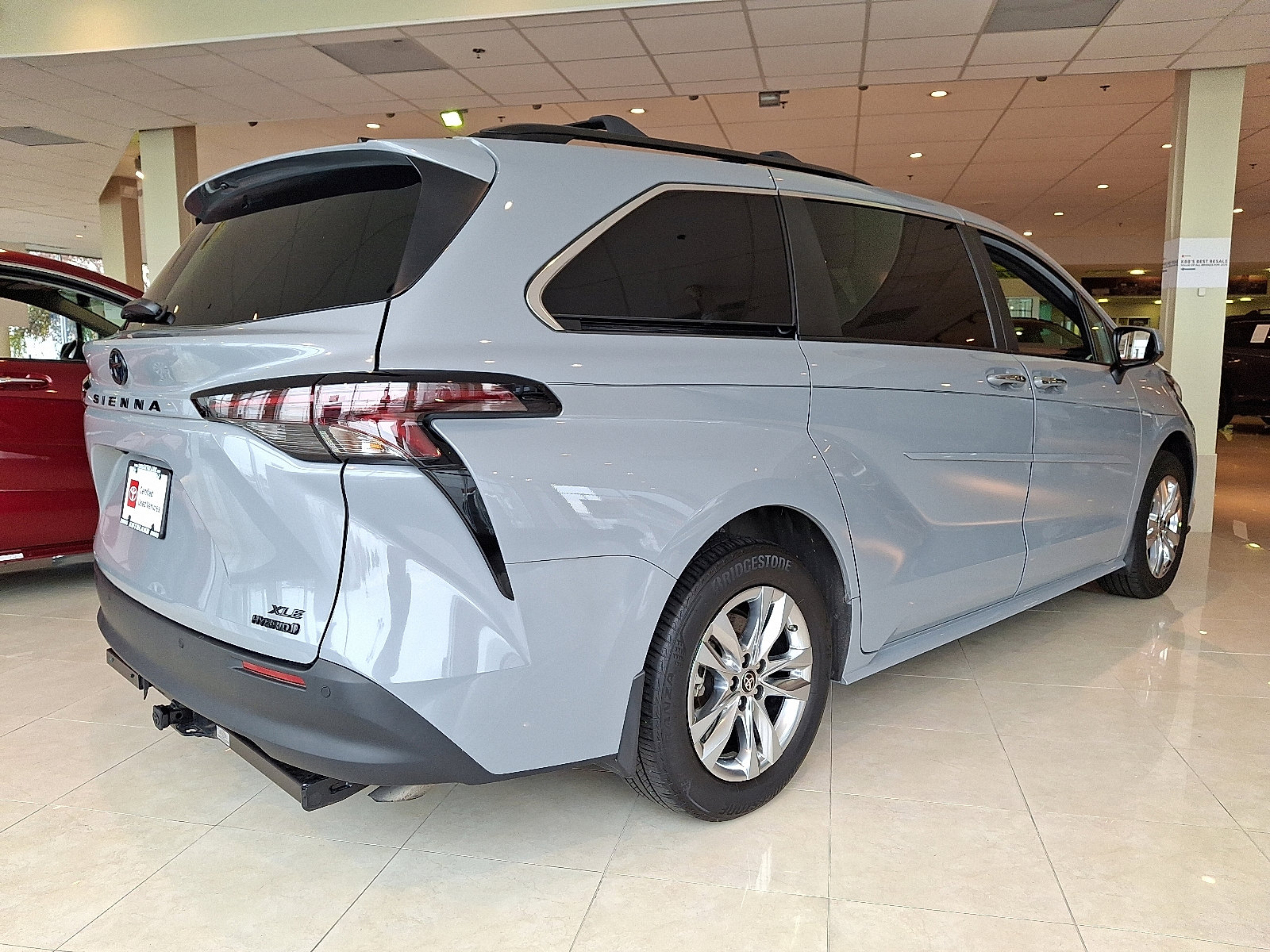Certified 2023 Toyota Sienna XLE Woodland Edition image 7