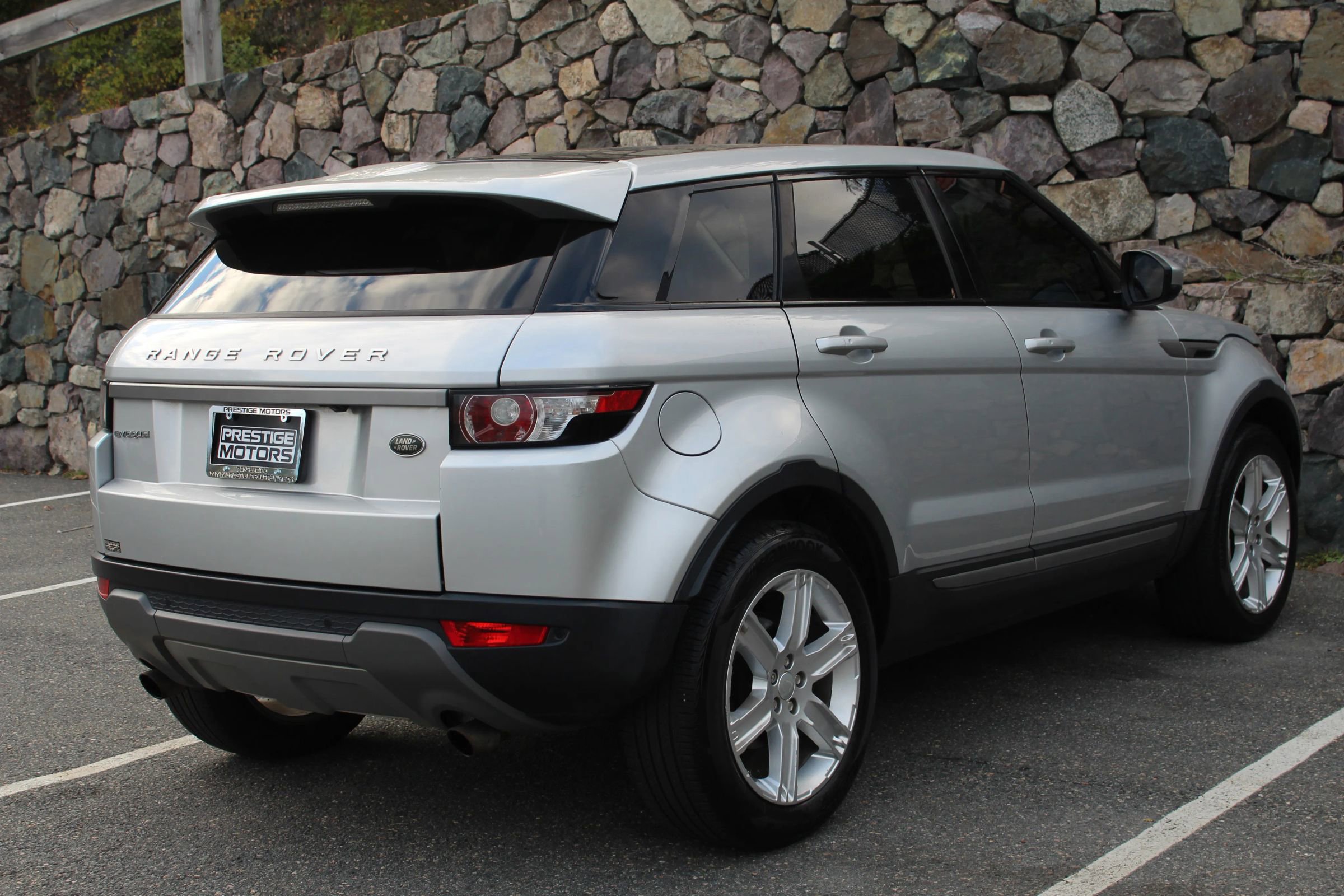 Used 2015 Land Rover Range Rover Evoque Pure Plus image 9