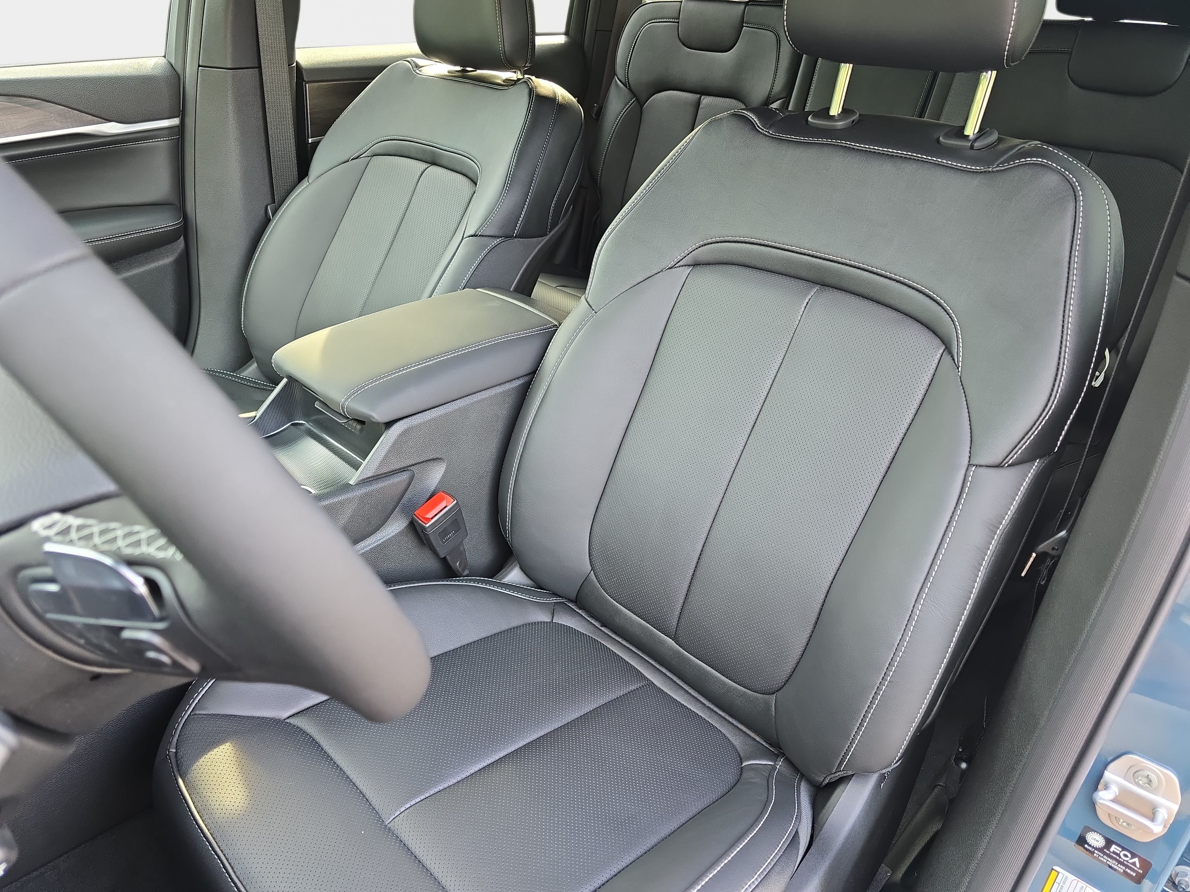 New 2026 Jeep Grand Cherokee Limited Reserve AWD/4WD image 13