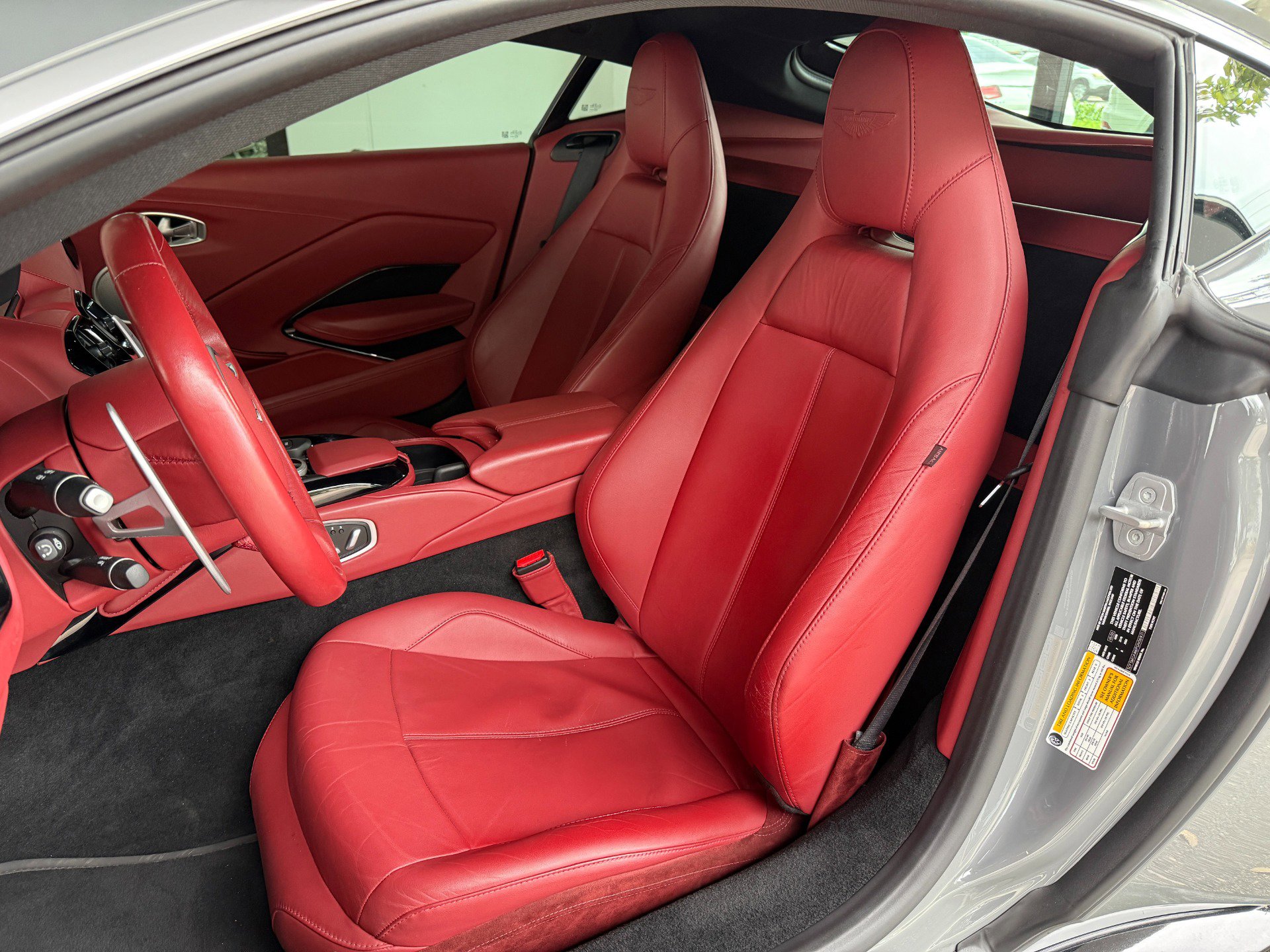 Used 2023 Aston Martin V8 Vantage Coupe image 20