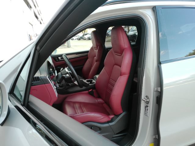 Used 2022 Porsche Cayenne S Platinum AWD/4WD image 16