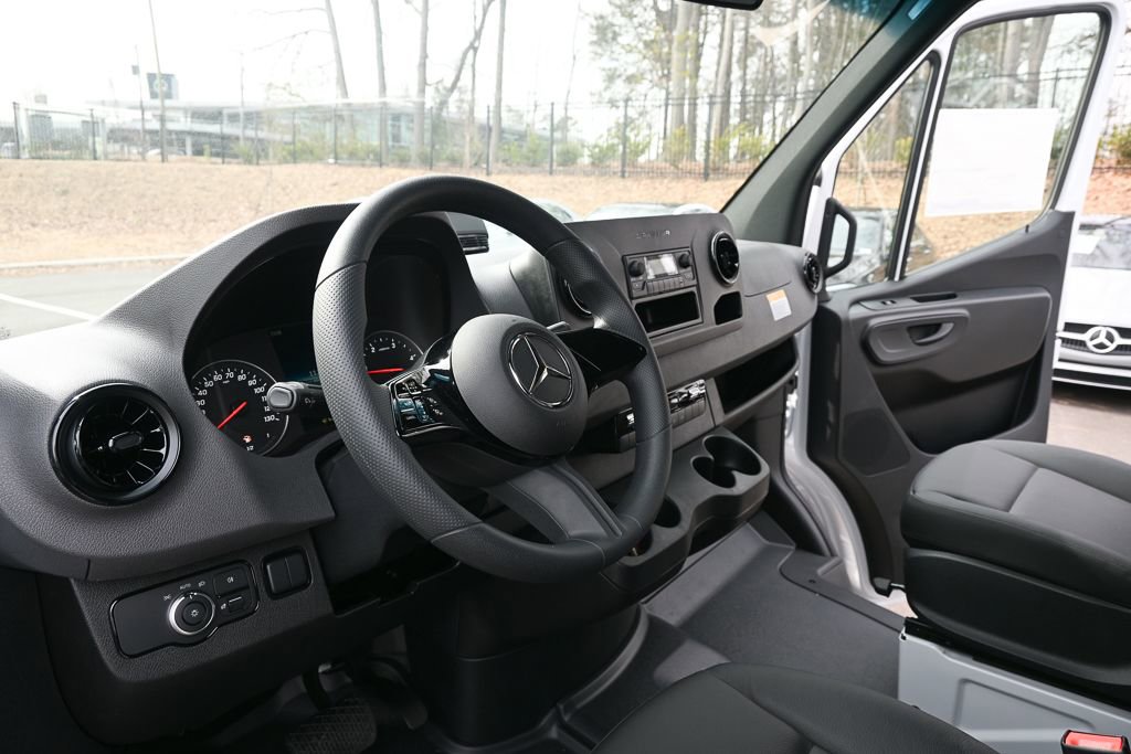 Used 2025 Mercedes-Benz Sprinter 2500 image 6