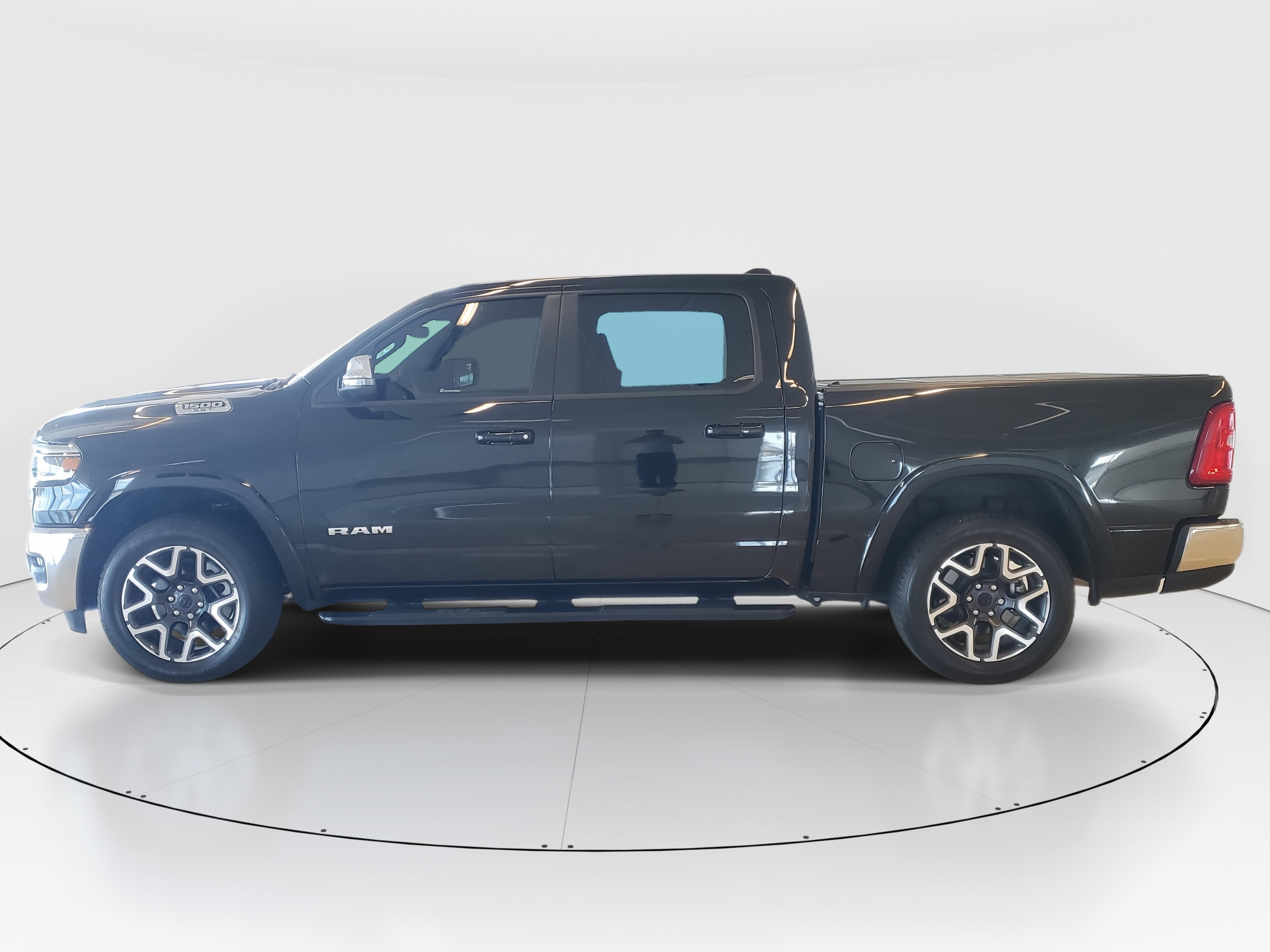 Used 2025 RAM 1500 Laramie AWD/4WD image 7