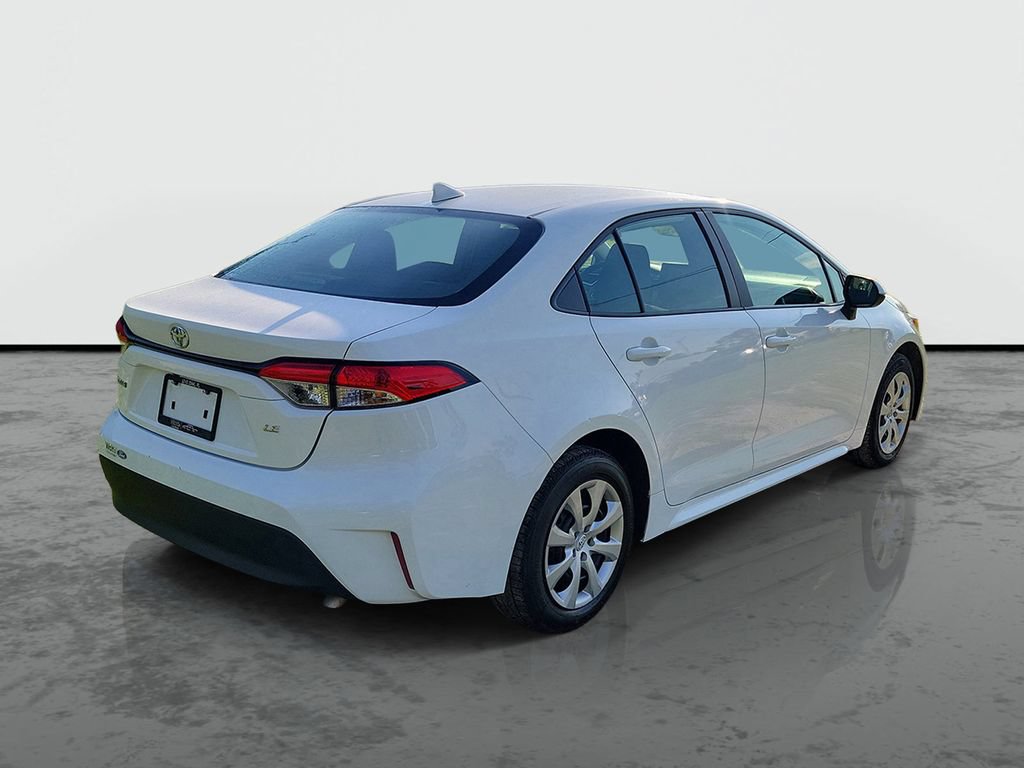 Used 2024 Toyota Corolla LE FWD image 2
