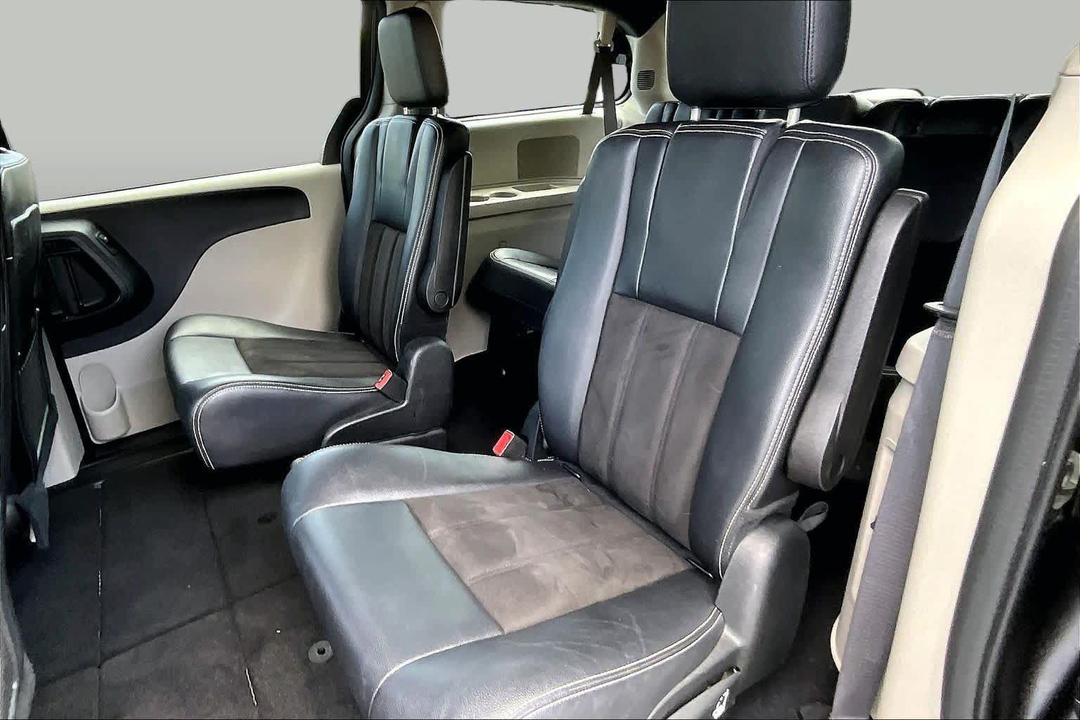 Used 2019 Dodge Grand Caravan SXT FWD image 19