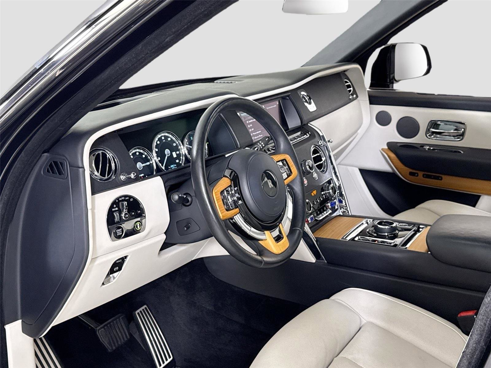 Used 2019 Rolls-Royce Cullinan image 16