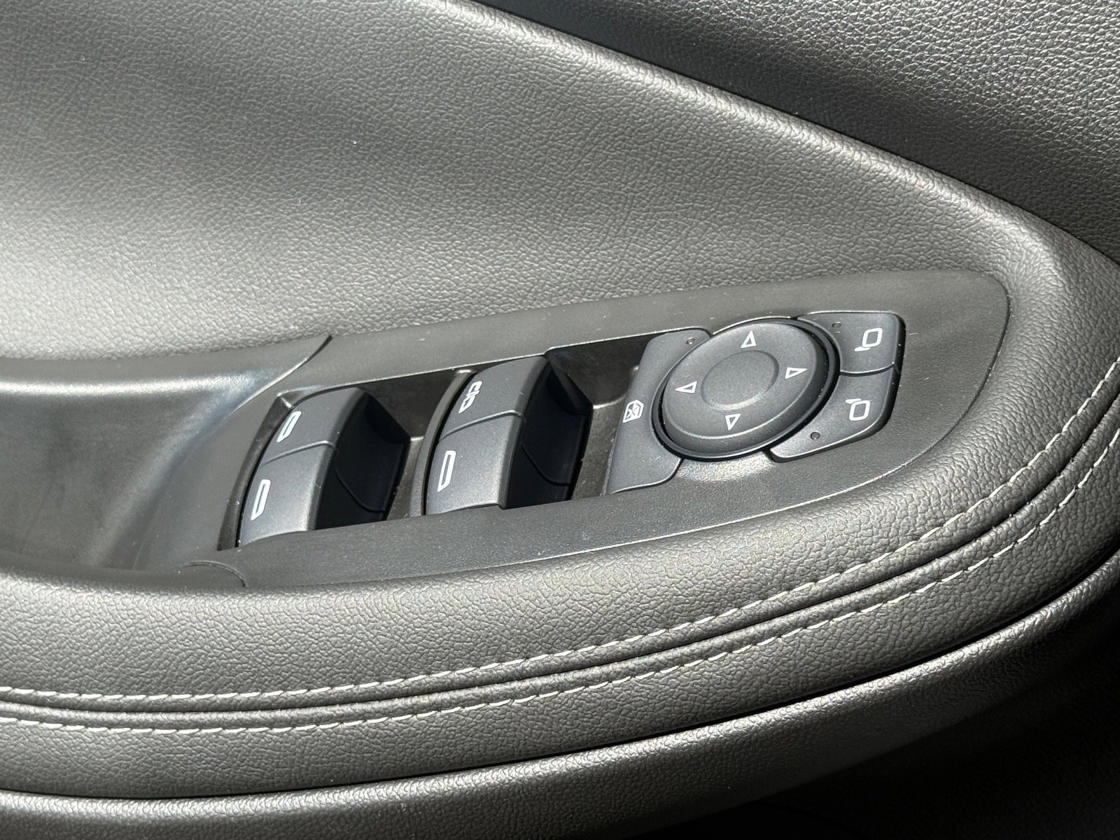 Used 2023 Buick Encore GX Select w/ Safety Package II image 30