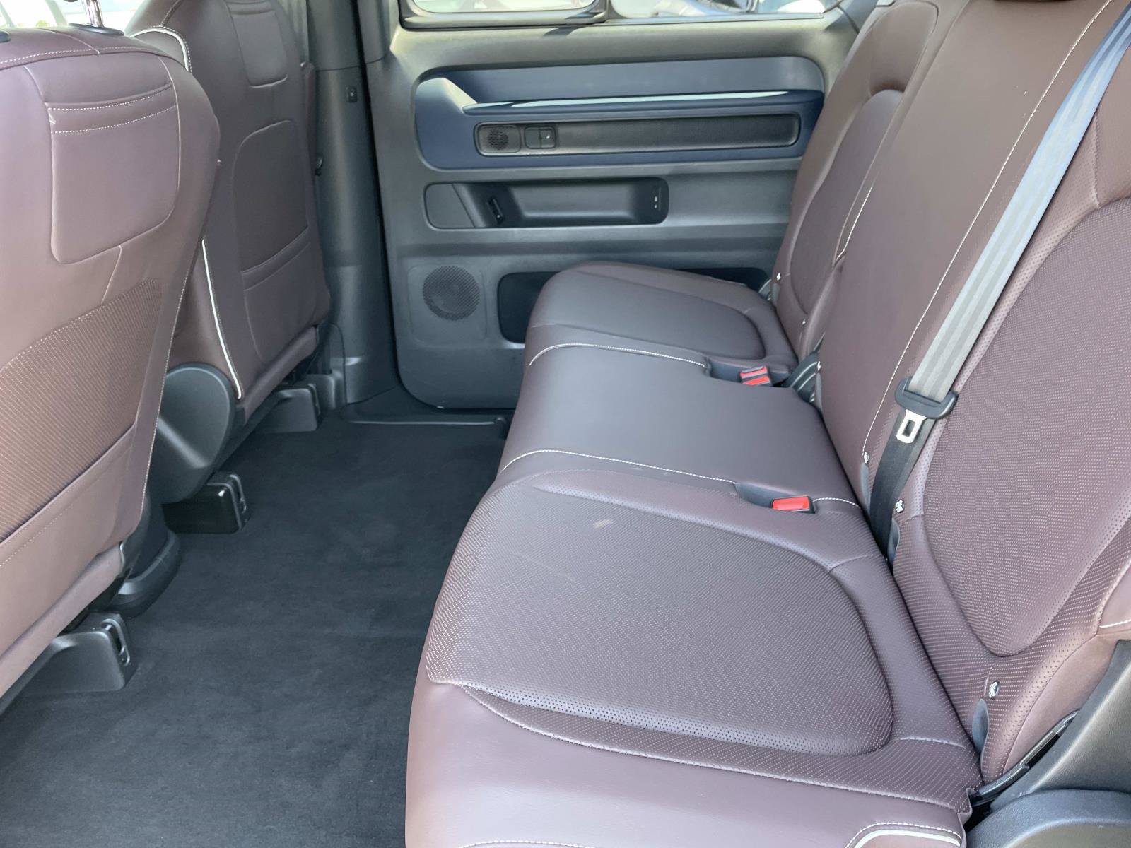 Certified 2025 Volkswagen ID. Buzz Pro S RWD image 24