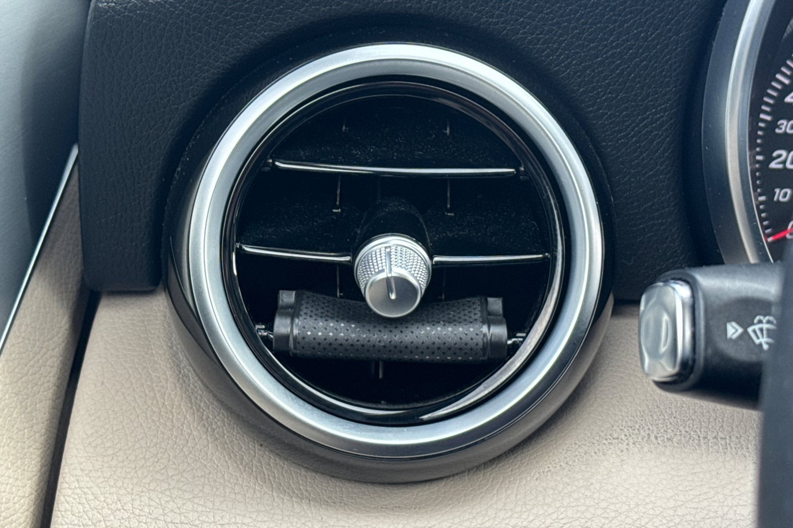 Used 2016 Mercedes-Benz C 300 4MATIC Sedan image 27