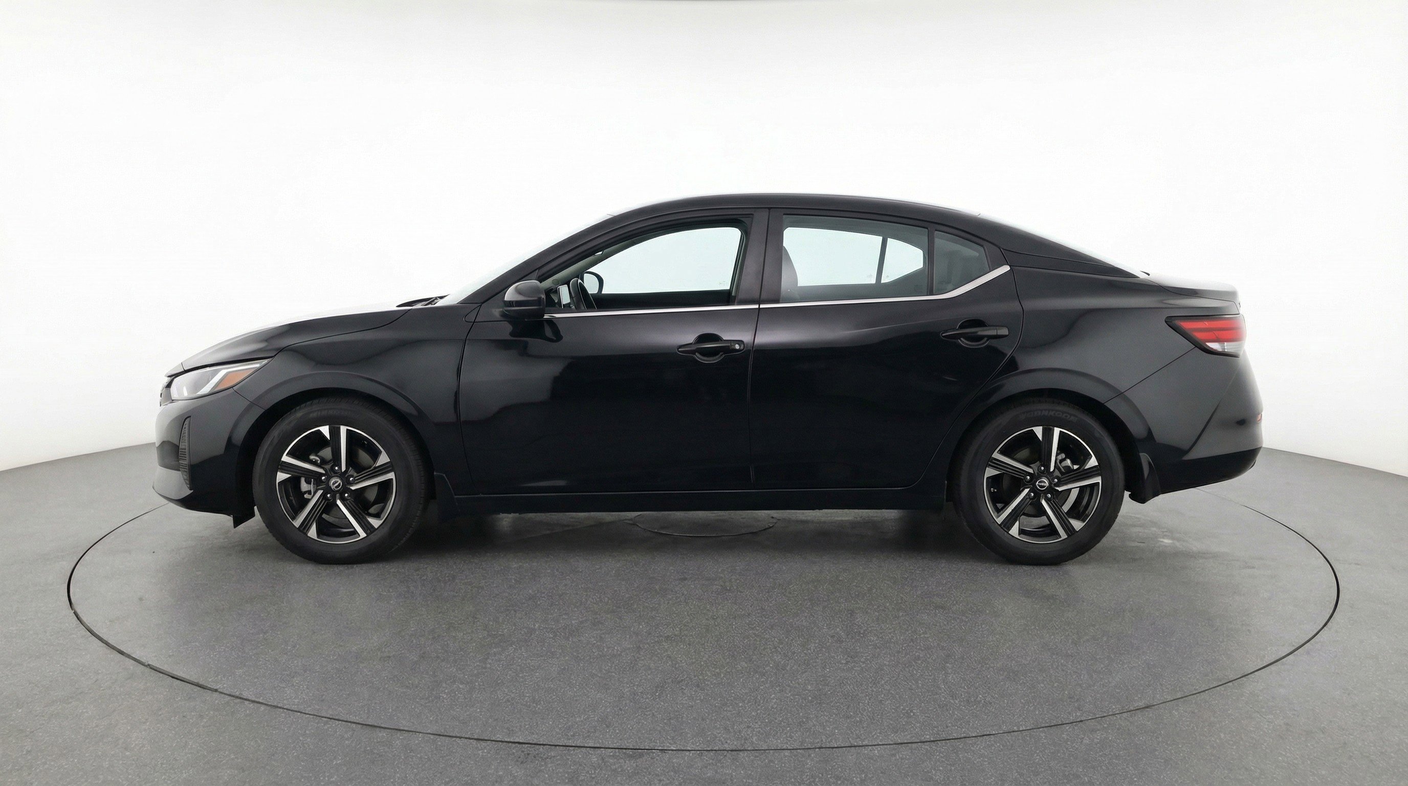 Used 2025 Nissan Sentra SV FWD image 5
