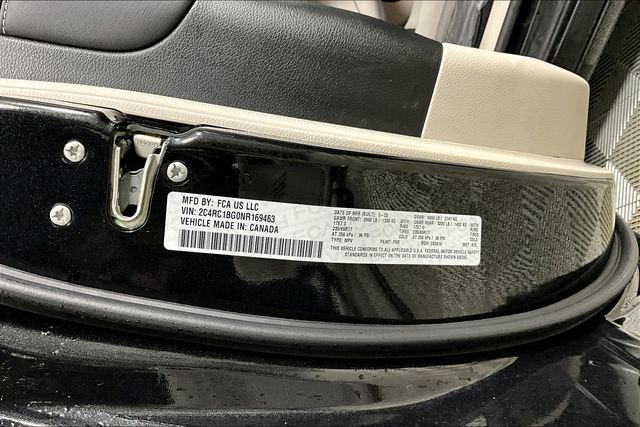 Used 2022 Chrysler Pacifica Touring-L image 31