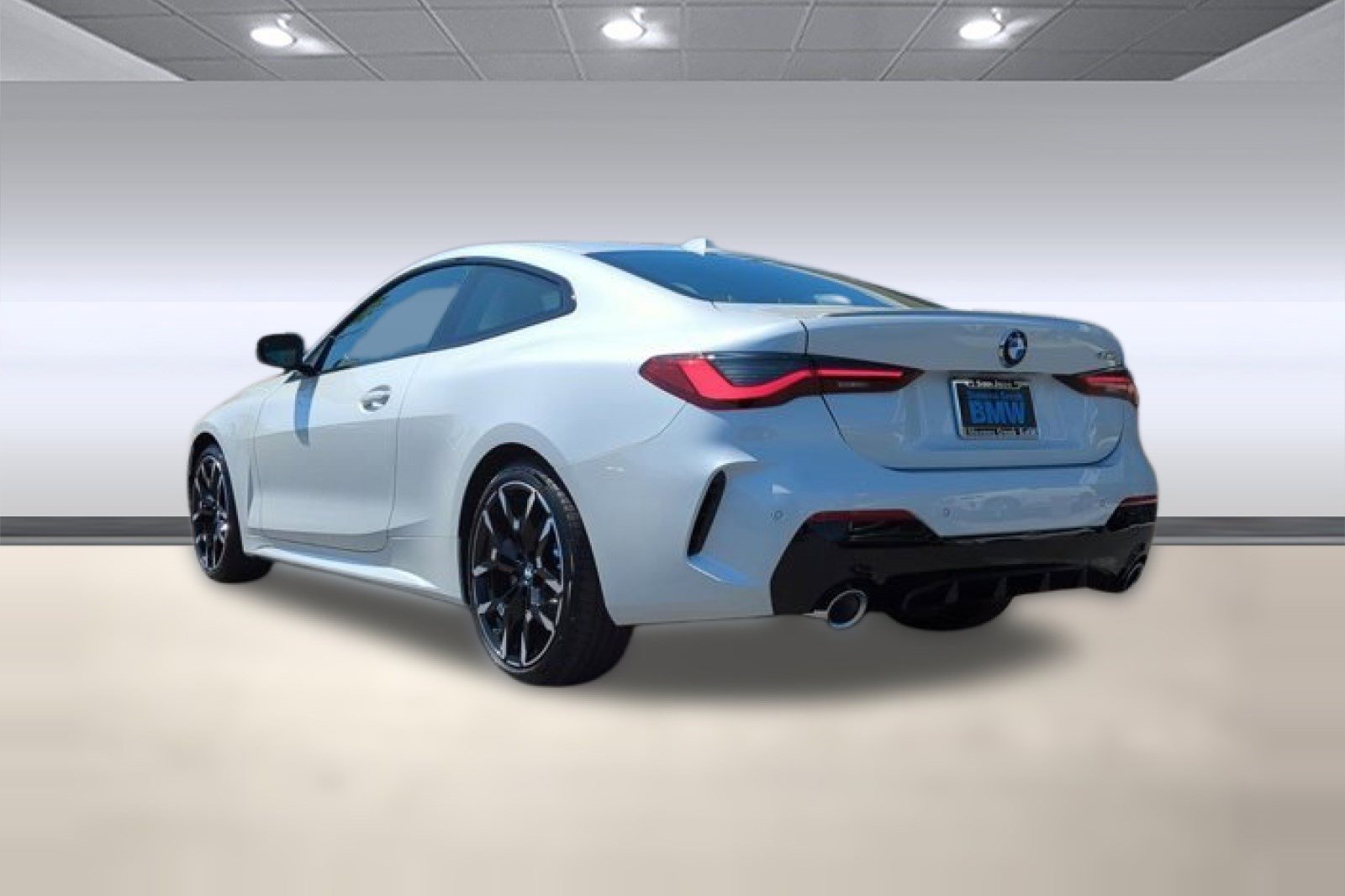 Used 2025 BMW 430i Coupe w/ M Sport Package RWD image 3