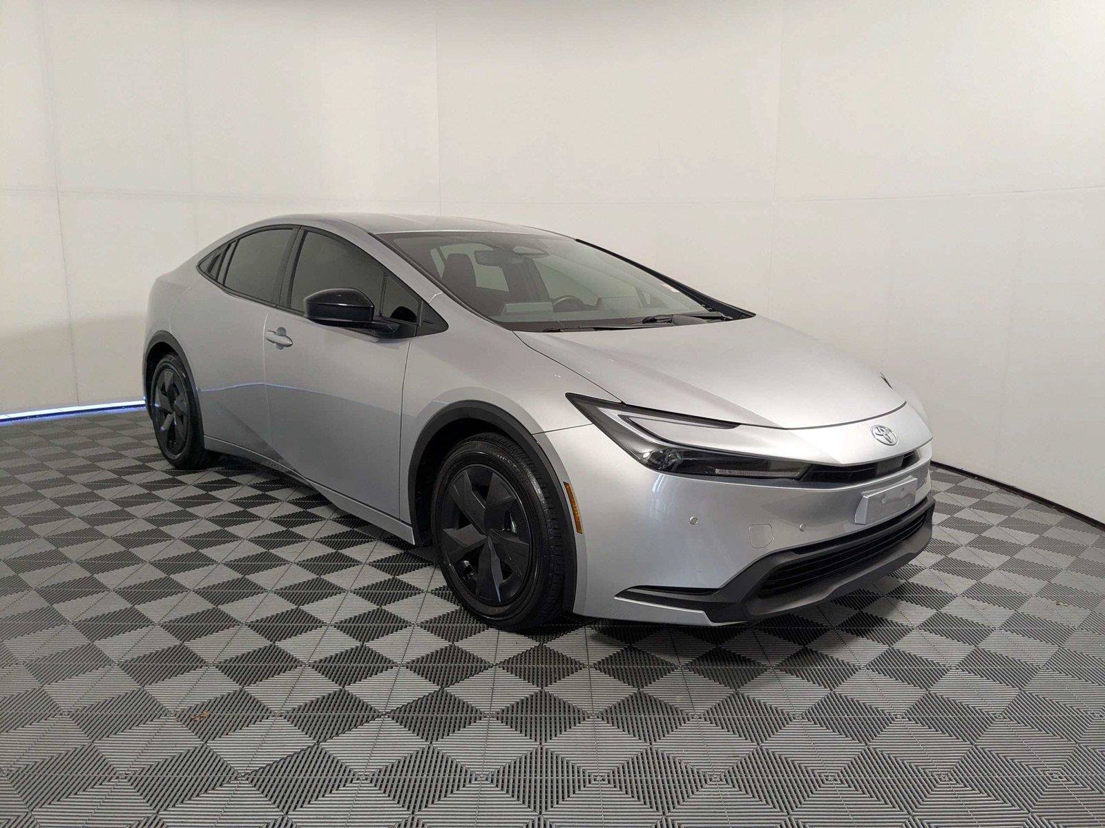 Certified 2025 Toyota Prius LE FWD image 3