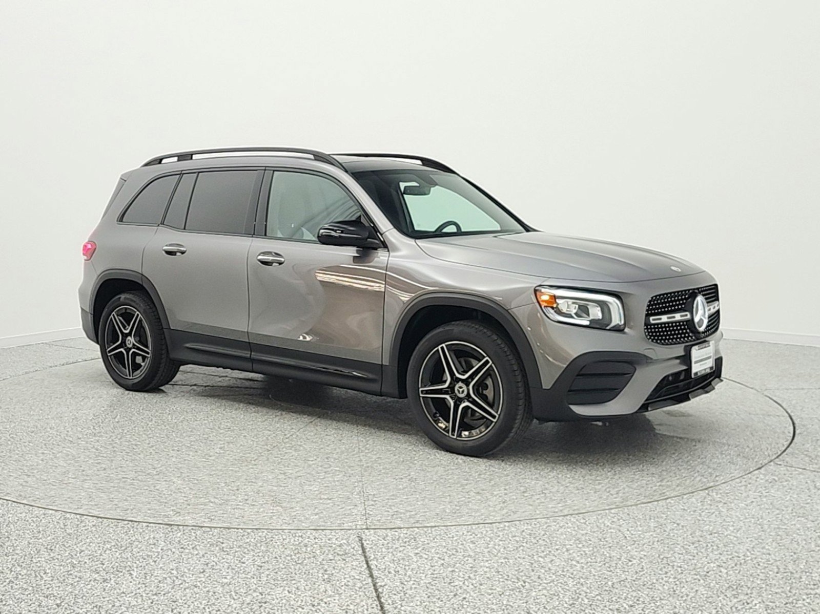 Used 2023 Mercedes-Benz GLB 250 image 3