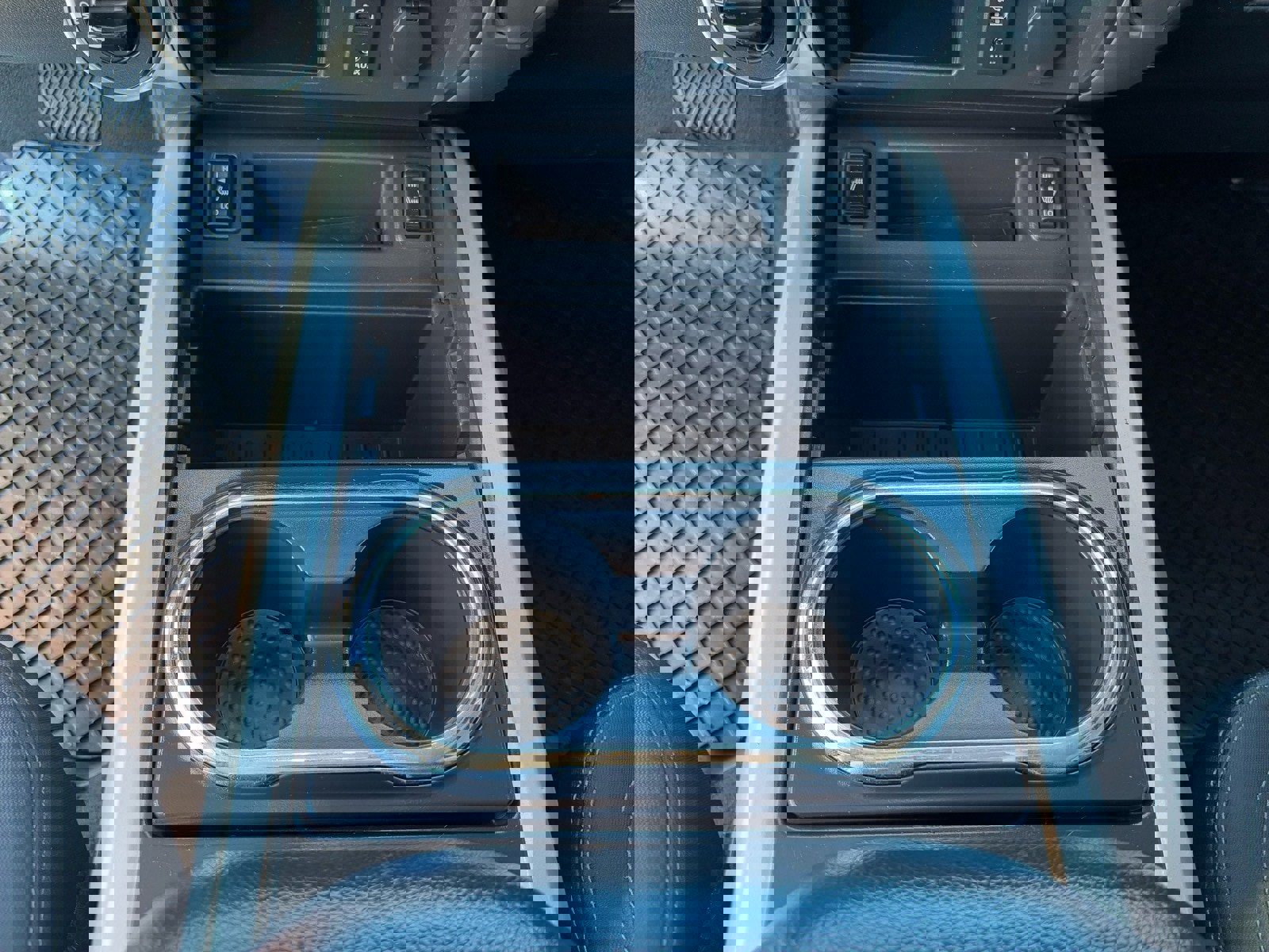 Used 2018 Nissan Titan SV w/ SV Convenience Package image 25