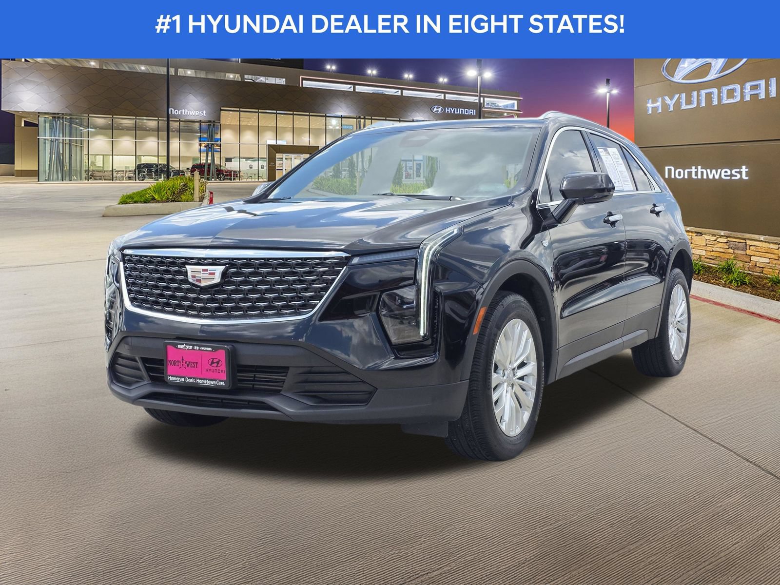 Used 2024 Cadillac XT4 Luxury w/ Cold Weather Package FWD image 2