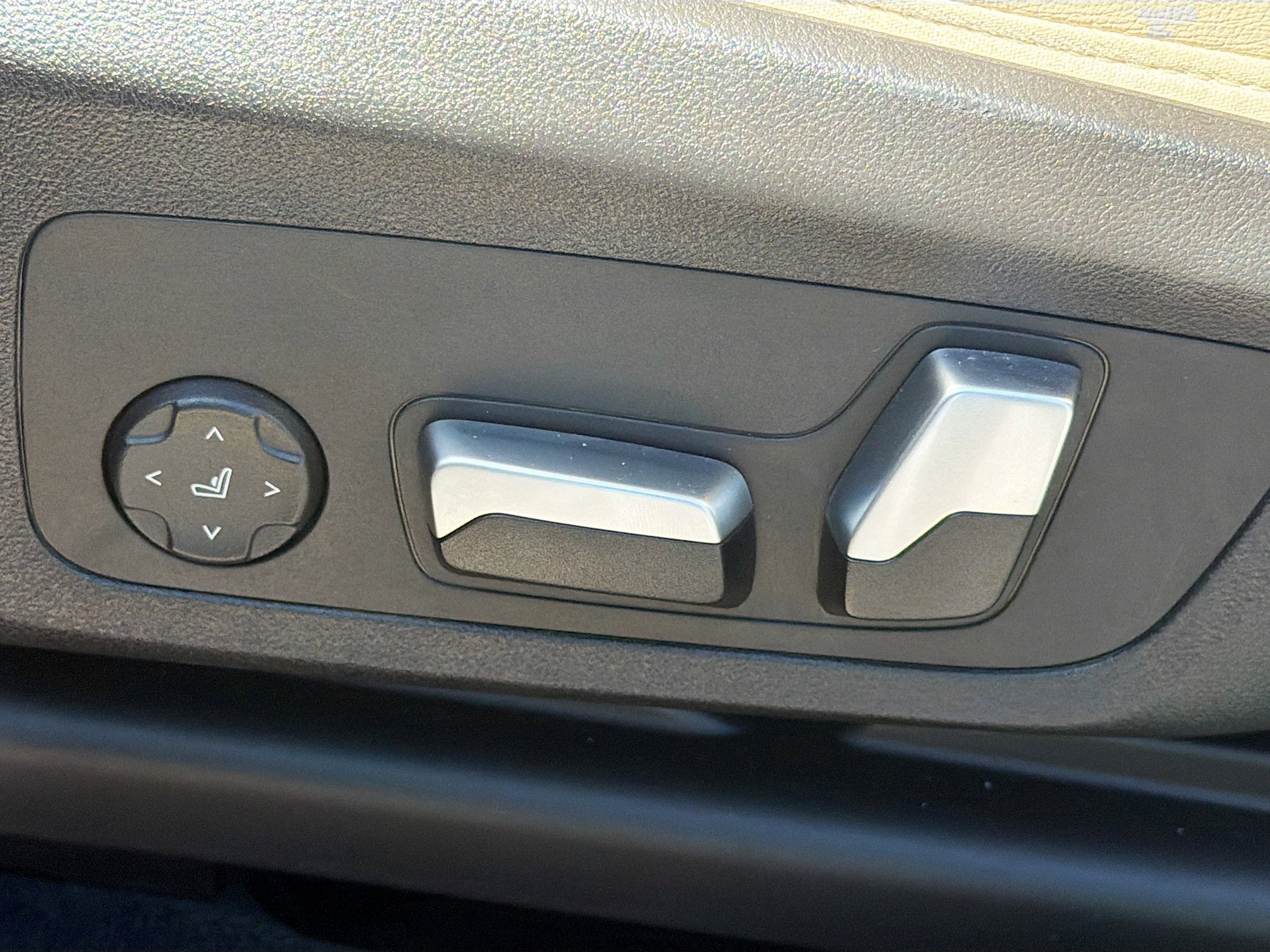 Used 2023 BMW X3 M40i w/ Premium Package image 25