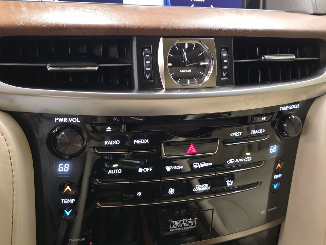 Used 2017 Lexus LX 570 4WD w/ Luxury Package image 37