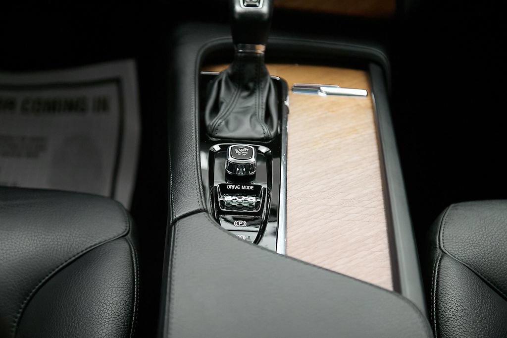 Used 2021 Volvo XC90 T6 Momentum AWD/4WD image 31