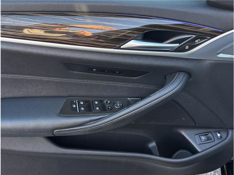 Used 2019 BMW 530e w/ Convenience Package RWD image 10
