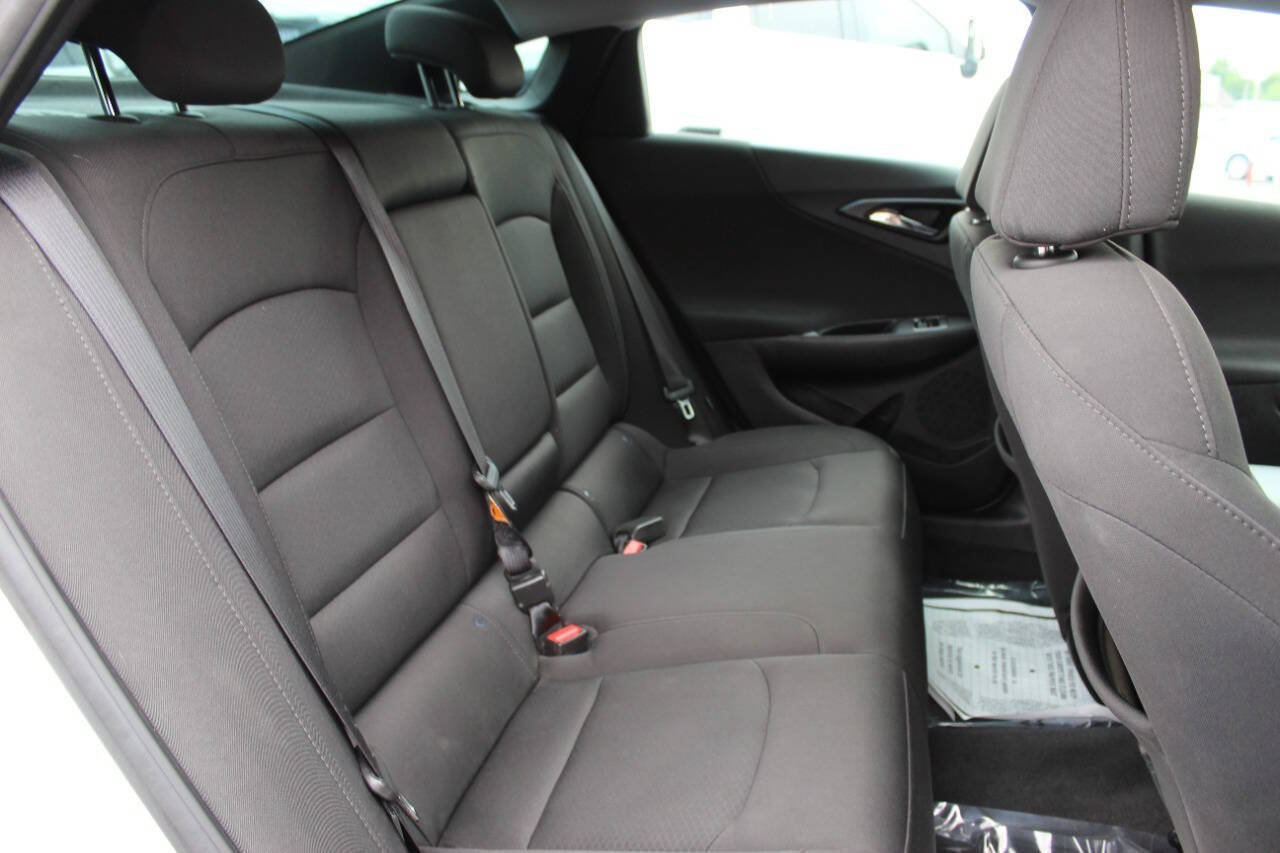 Used 2018 Chevrolet Malibu LS w/ LPO, Convenience Package 1 FWD image 11