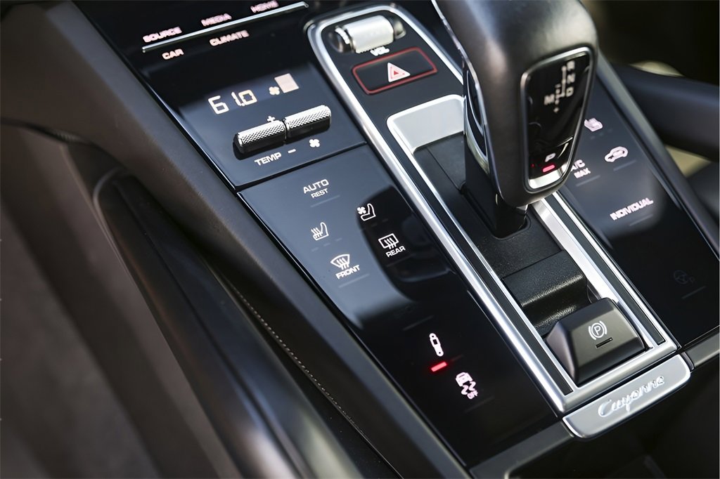 Used 2022 Porsche Cayenne Platinum Edition image 22