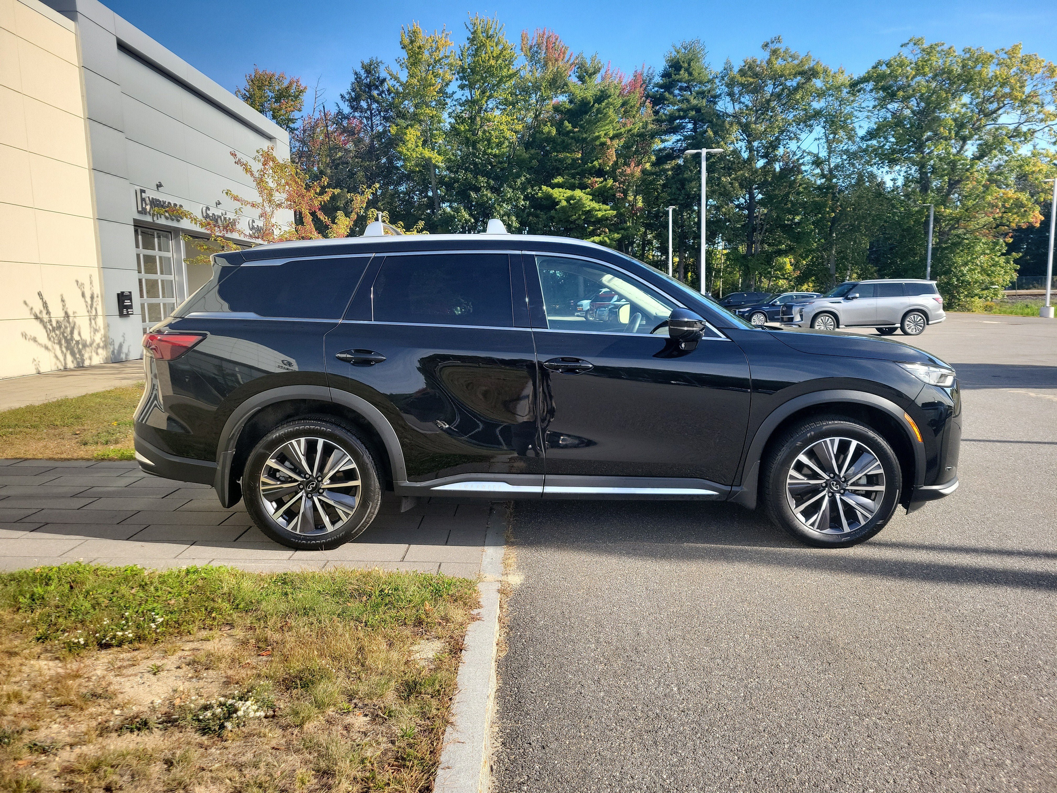 Used 2026 INFINITI QX60 Luxe w/ Cargo Package AWD/4WD image 8
