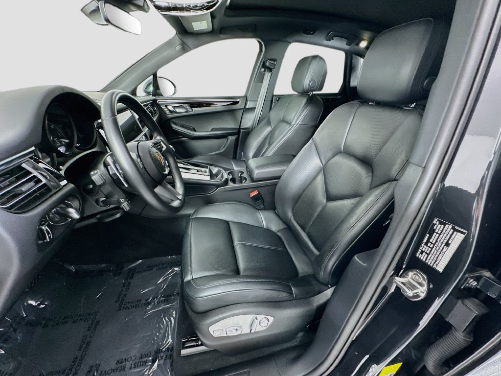 Certified 2024 Porsche Macan AWD/4WD image 5