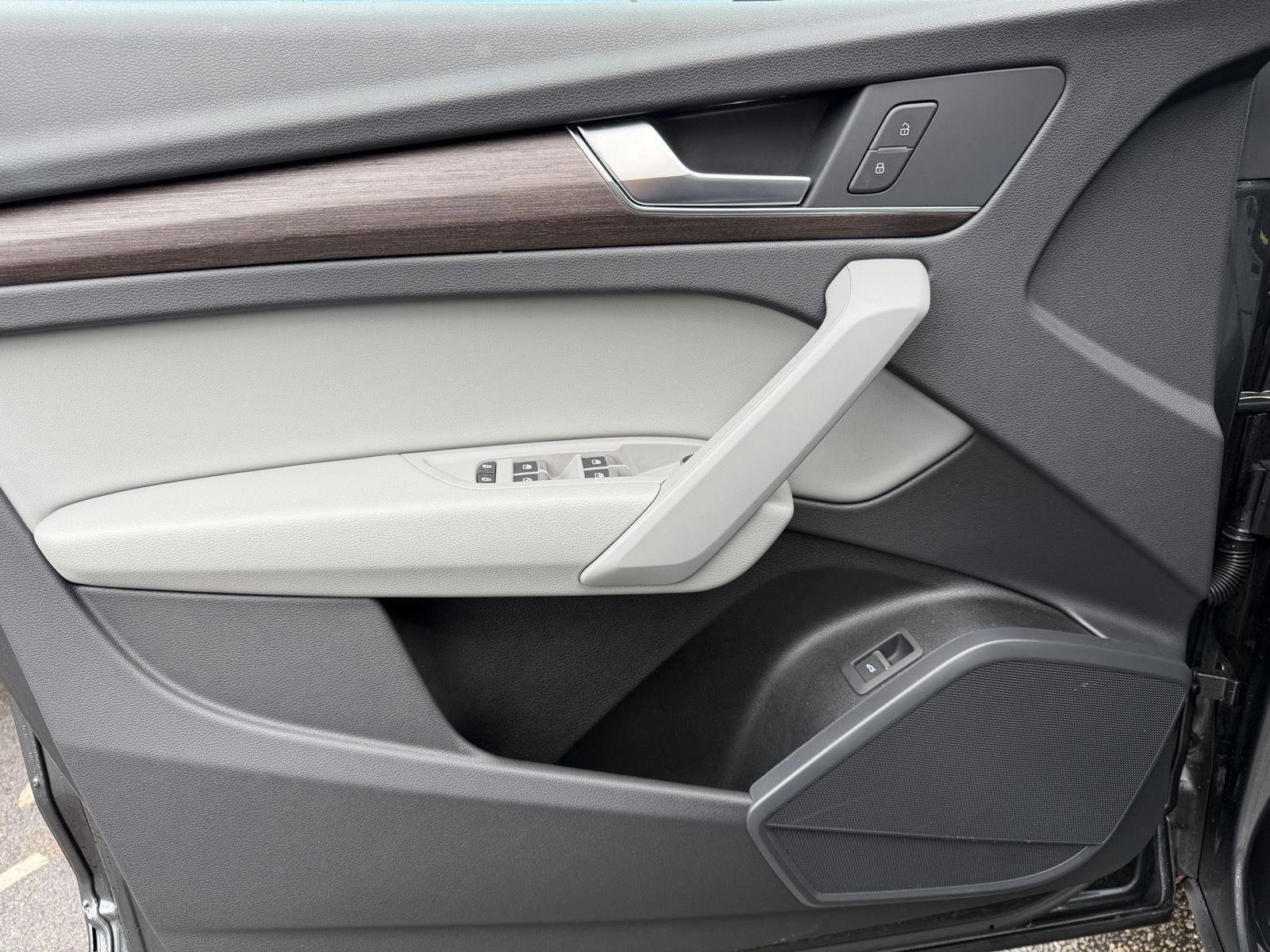 Used 2025 Audi Q5 2.0T Premium image 12