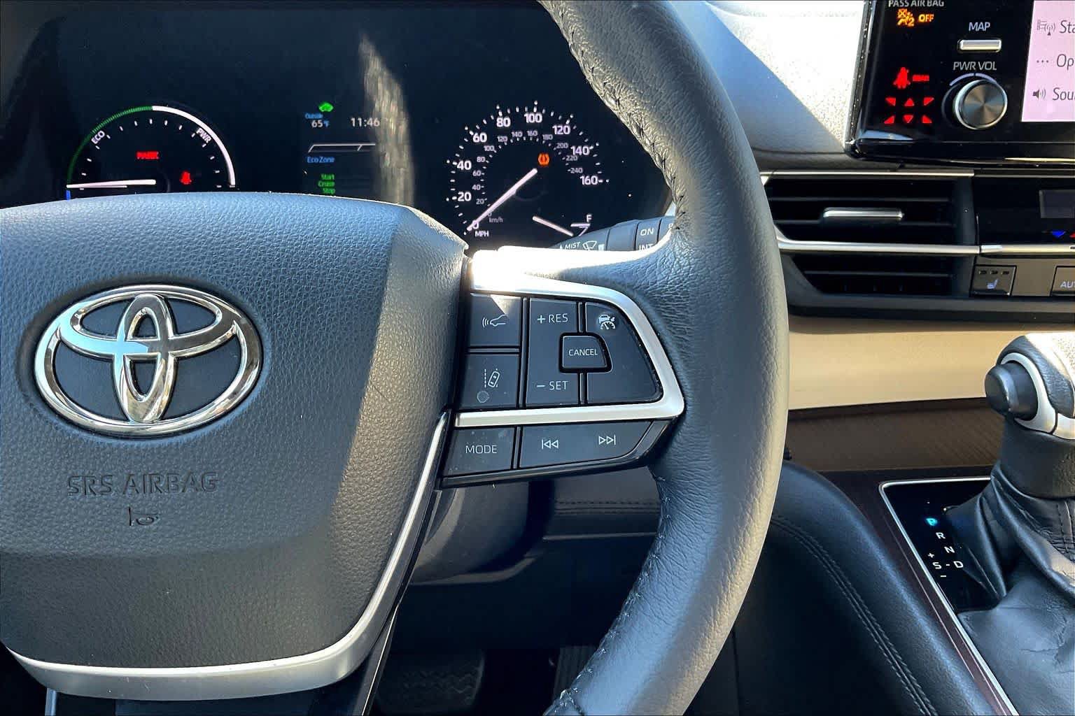 Used 2021 Toyota Sienna XLE FWD image 25