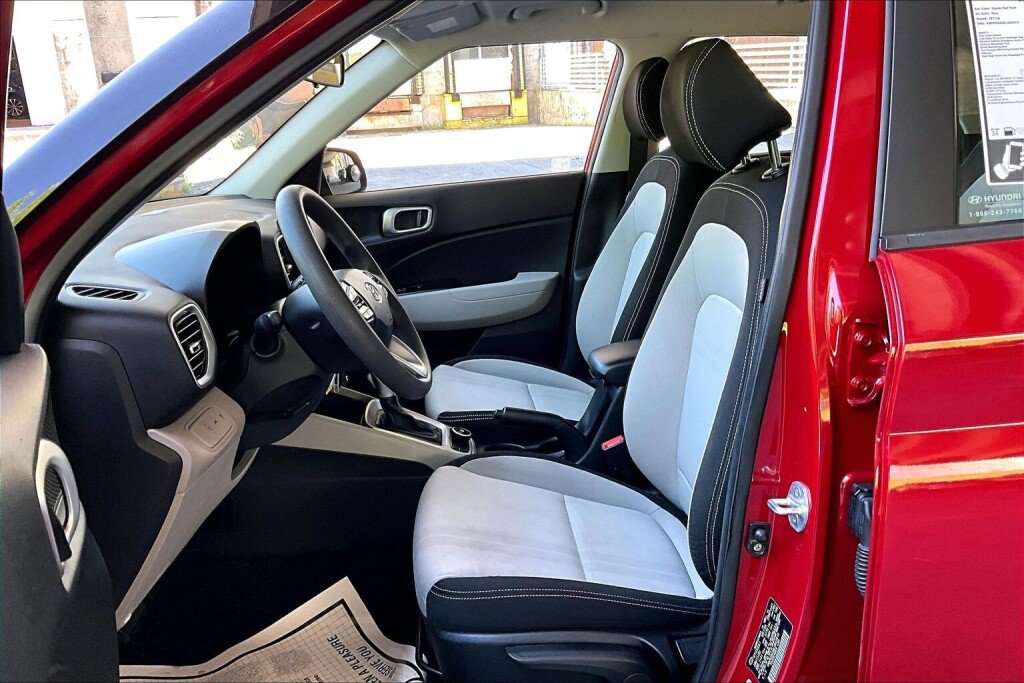 Used 2020 Hyundai Venue SEL FWD image 14