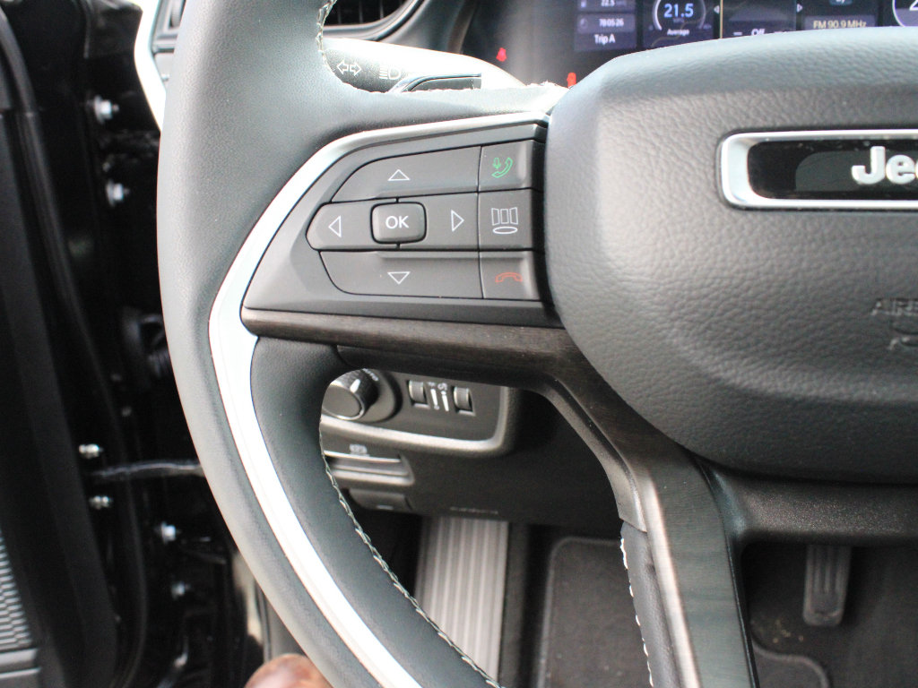 Used 2026 Jeep Grand Cherokee Altitude AWD/4WD image 16