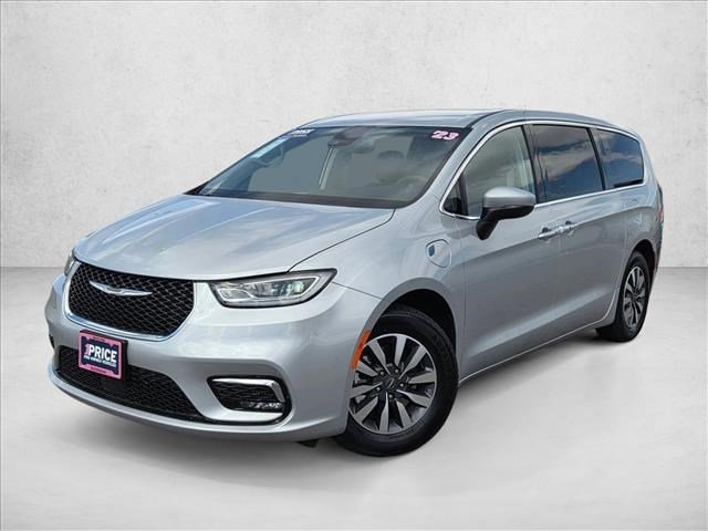Used 2023 Chrysler Pacifica Touring-L