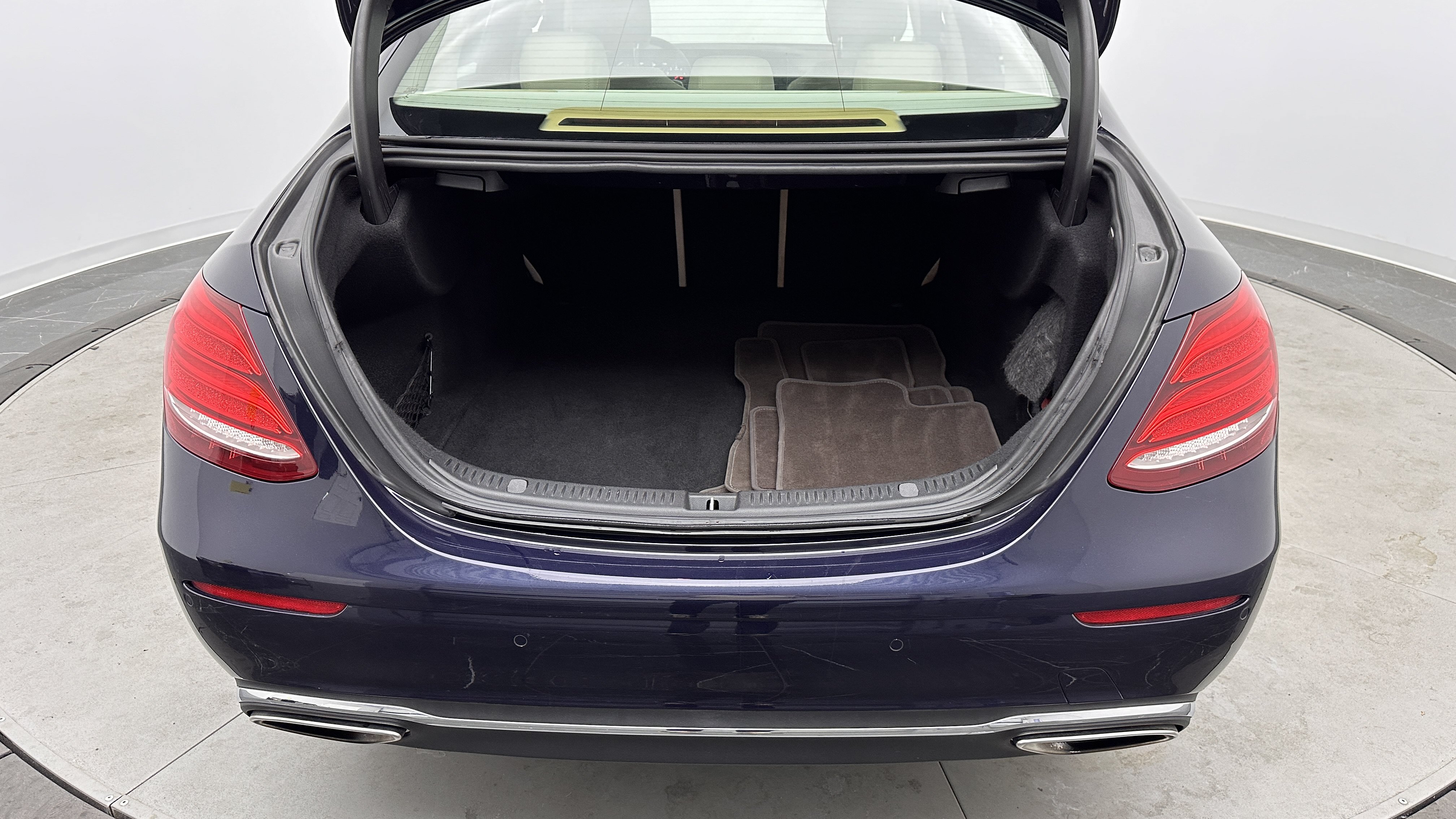 Used 2017 Mercedes-Benz E 300 image 27