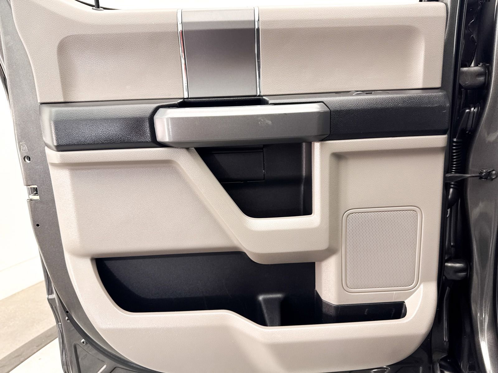 Used 2018 Ford F150 XLT w/ Equipment Group 302A Luxury AWD/4WD image 29