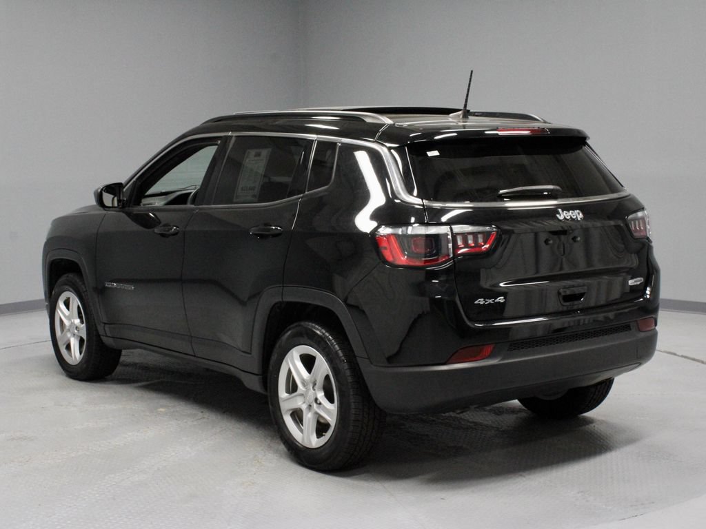 Used 2023 Jeep Compass Latitude w/ Sun and Sound Group AWD/4WD image 10
