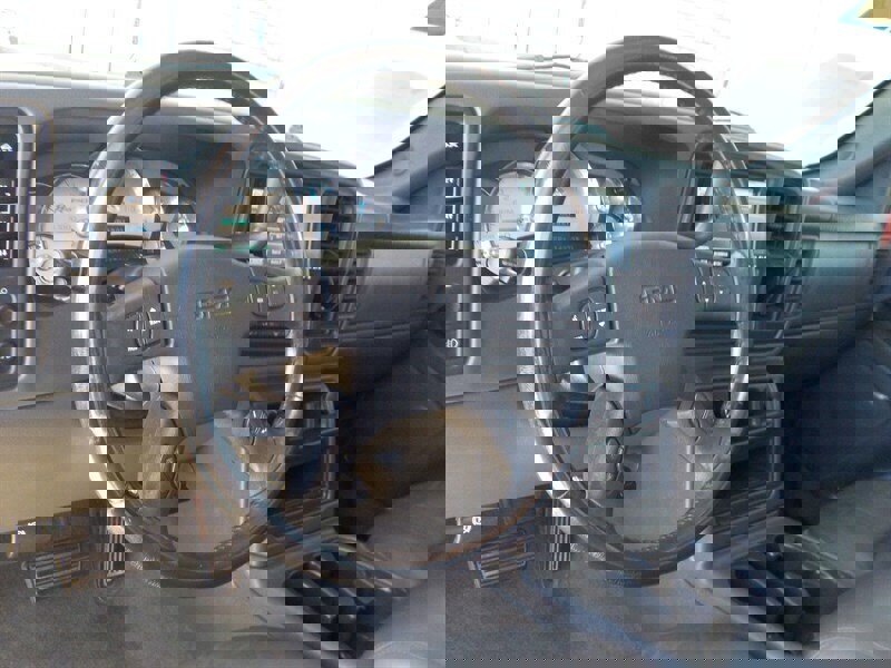 Used 2005 GMC Sierra 3500 SLE w/ Heavy-Duty Power Package image 6