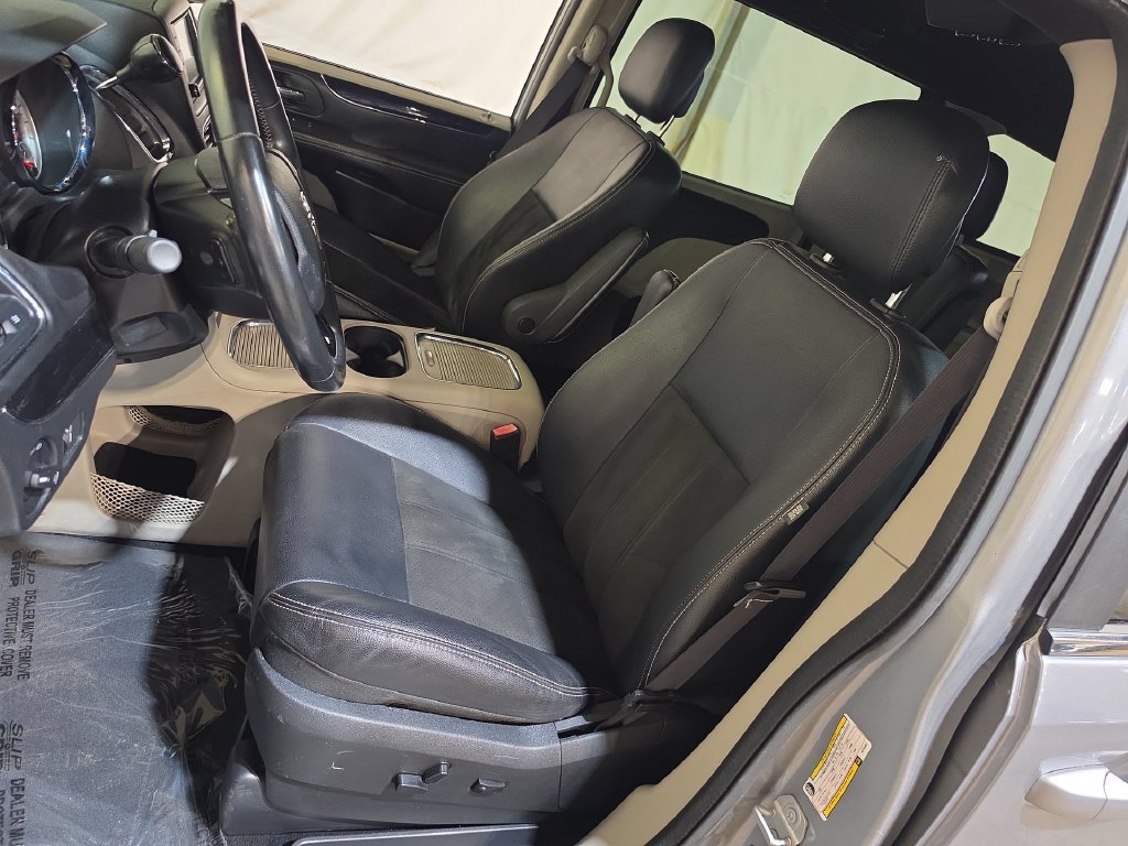Used 2019 Dodge Grand Caravan SXT FWD image 13